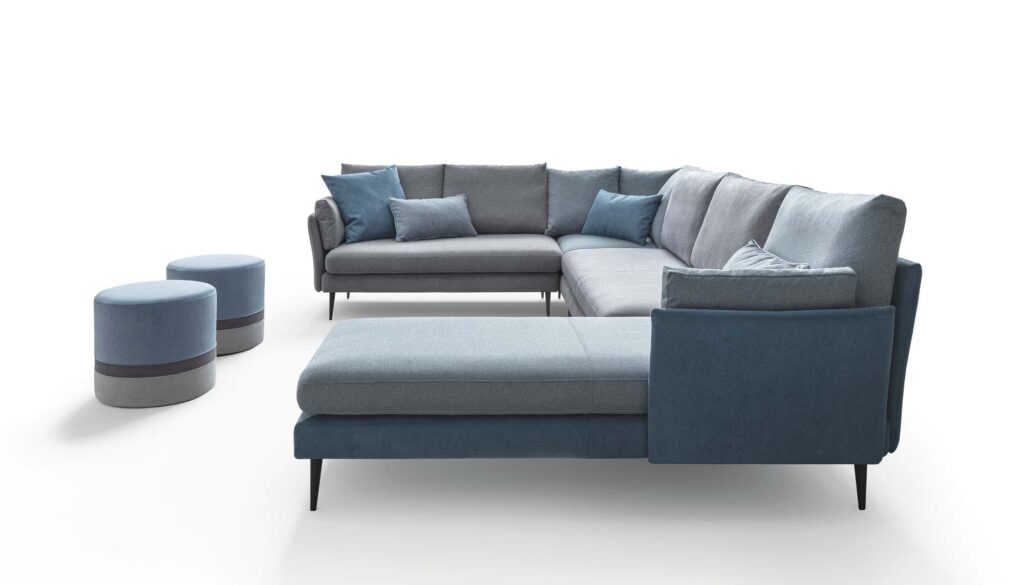Canapea LeComfort Ralph într-un living sofisticat cu tonuri neutre